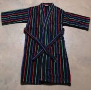 Oscar de la Renta bath robe with pockets With Belt